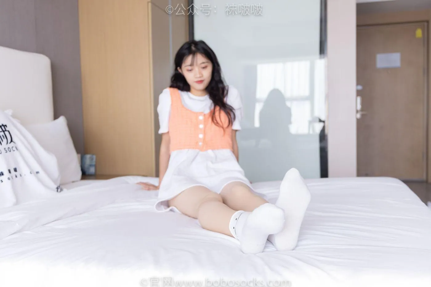 [BoBoSocks袜啵啵]NO.062 涵涵-运动鞋、白棉袜、厚肉丝 [145P]插图1